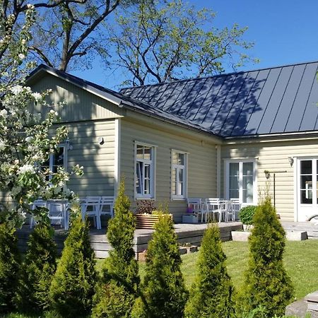 Kuressaare Family And Garden Apartments Экстерьер фото